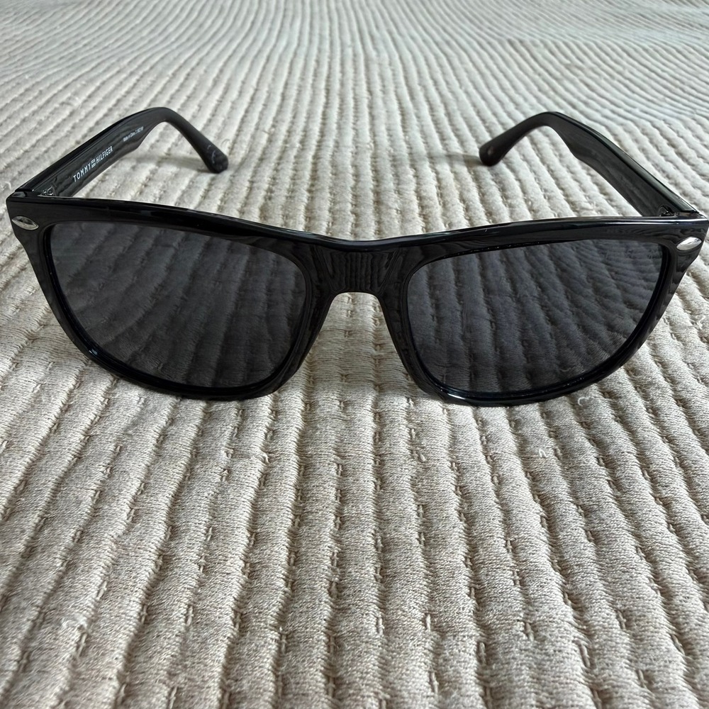 Tommy Hilfiger OM671 Sunglasses Mens Black Rectangle Gray Lens 55-20-140